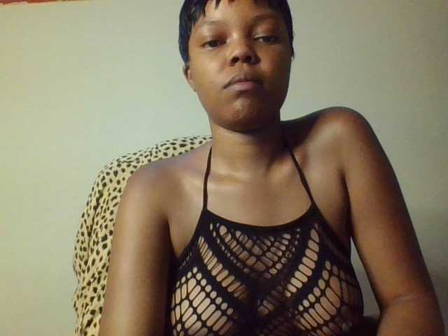 Empressvee25's BongaCams show and profile