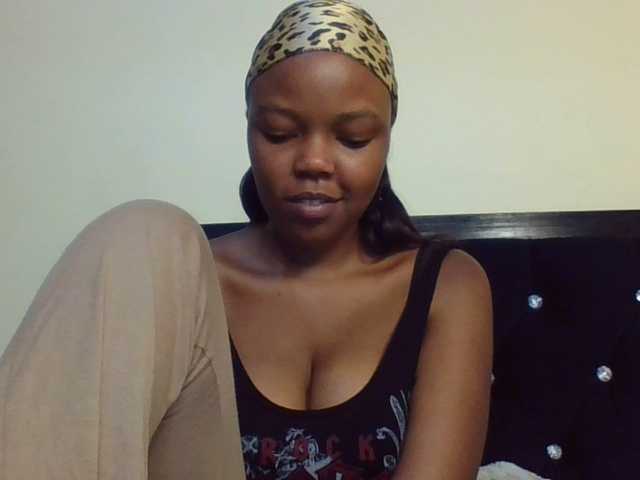 Empressvee25's BongaCams show and profile