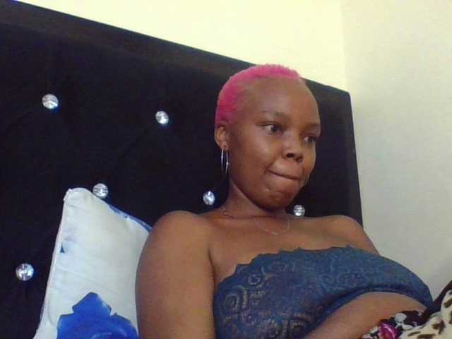 Empressvee25's BongaCams show and profile