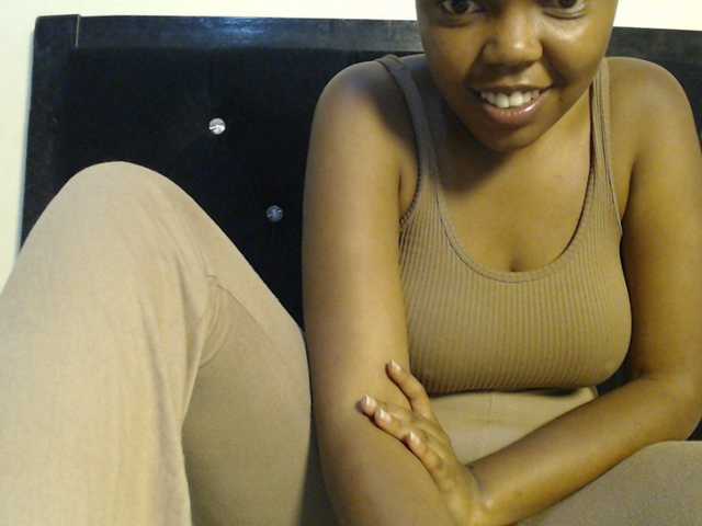 Empressvee25's BongaCams show and profile