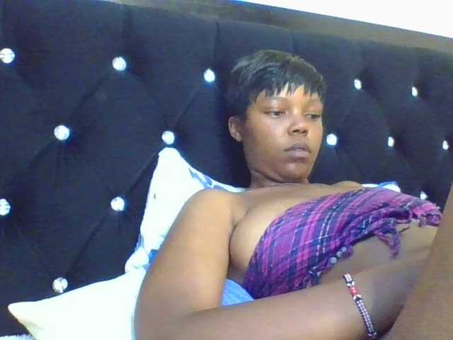 Empressvee25's BongaCams show and profile