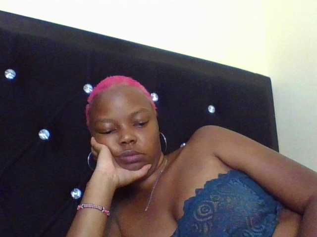 Empressvee25's BongaCams show and profile