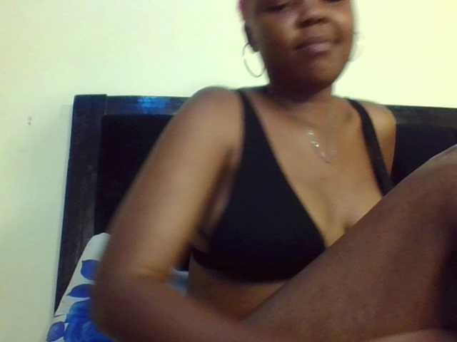 Empressvee25's BongaCams show and profile