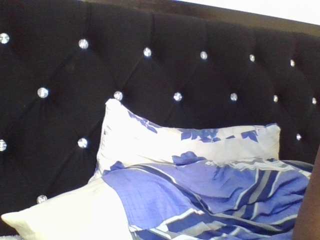 Empressvee25's BongaCams show and profile