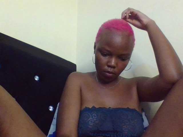 Empressvee25's BongaCams show and profile