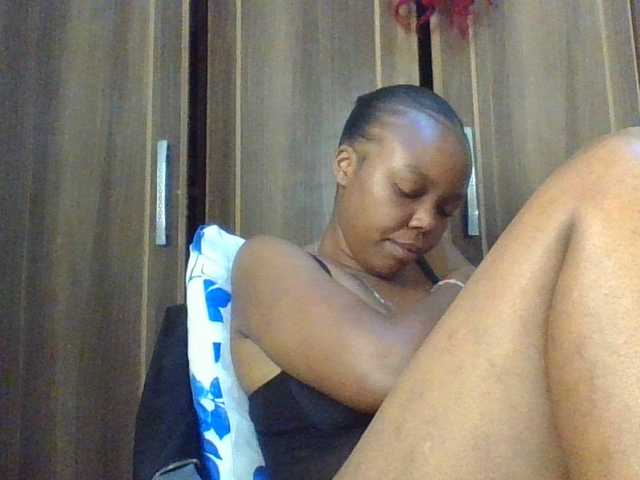 Empressvee25's BongaCams show and profile