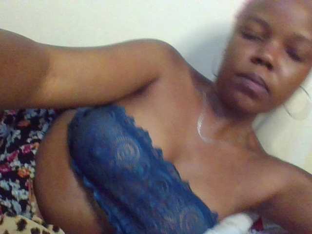 Empressvee25's BongaCams show and profile