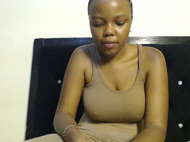 Empressvee25's BongaCams show and profile