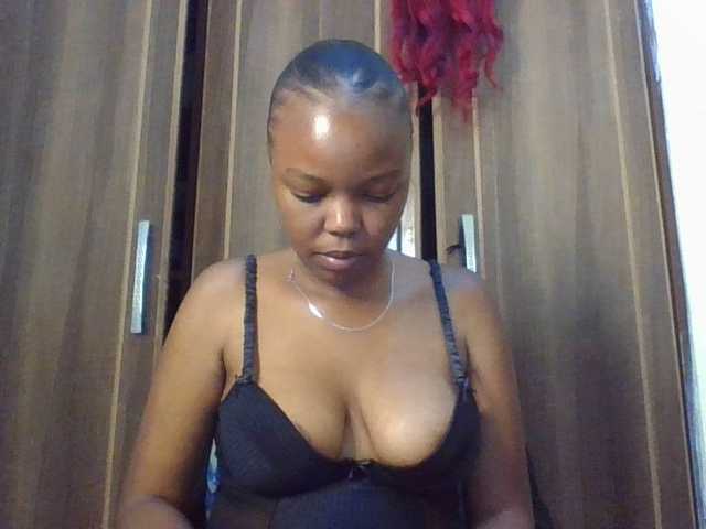 Empressvee25's BongaCams show and profile