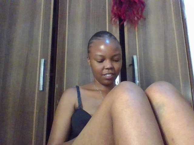 Empressvee25's BongaCams show and profile