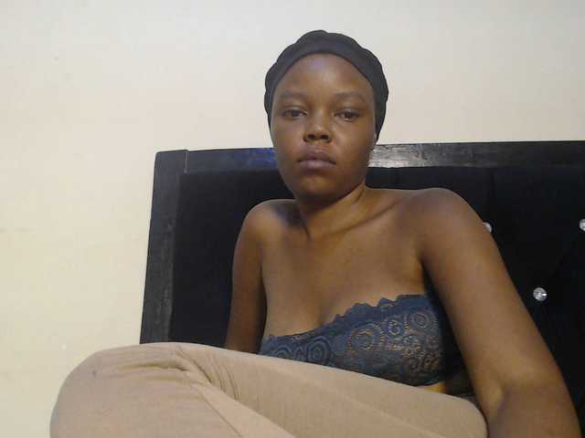 Empressvee25's BongaCams show and profile