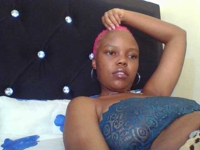 Empressvee25's BongaCams show and profile