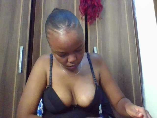 Empressvee25's BongaCams show and profile