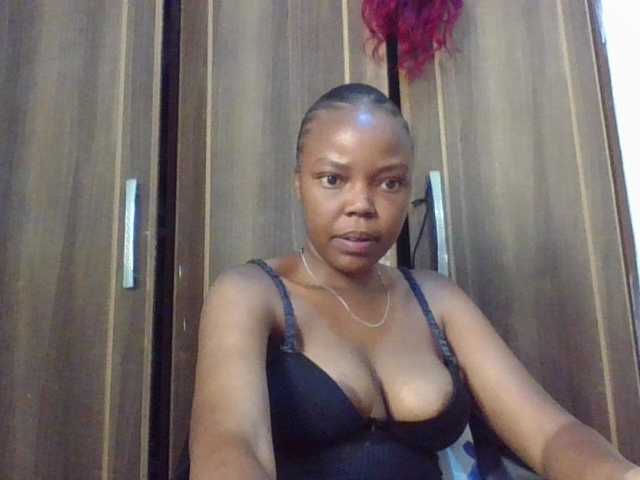 Empressvee25's BongaCams show and profile