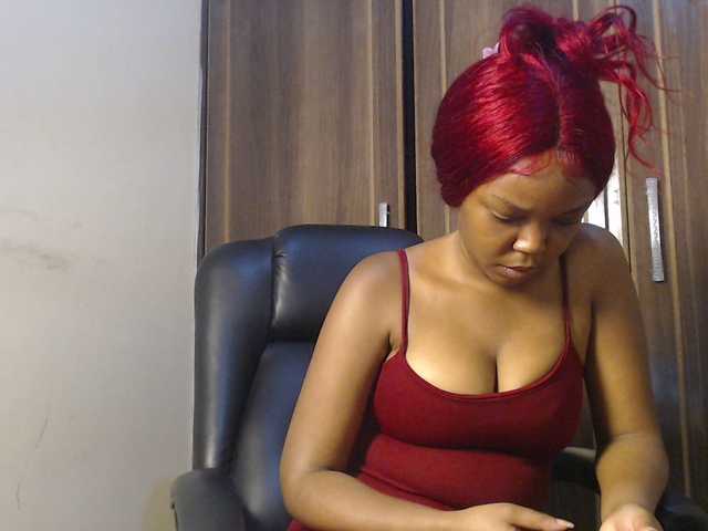 Empressvee25's BongaCams show and profile