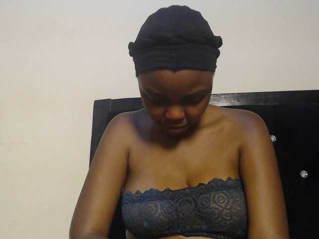 Empressvee25's BongaCams show and profile