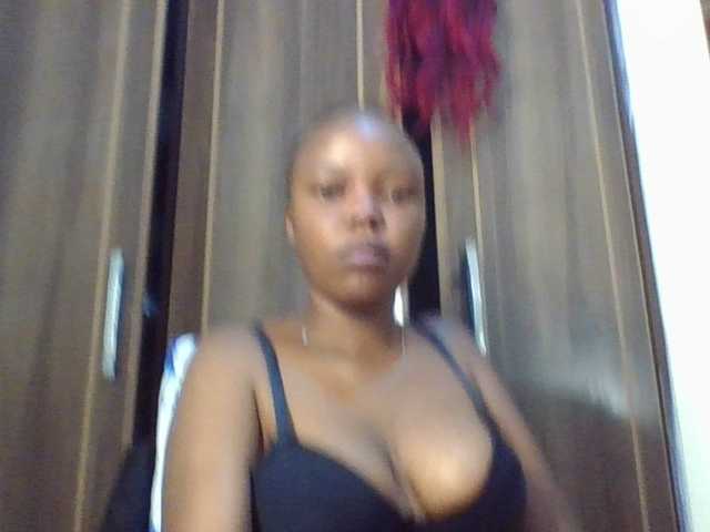 Empressvee25's BongaCams show and profile