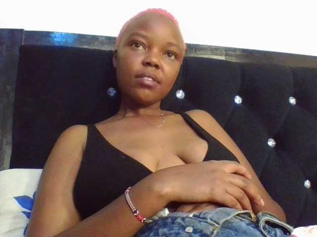 Empressvee25's BongaCams show and profile