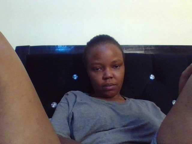 Empressvee25's BongaCams show and profile