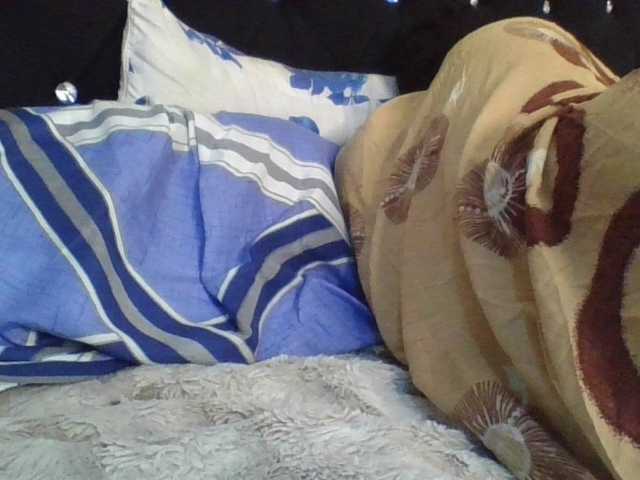 Empressvee25's BongaCams show and profile