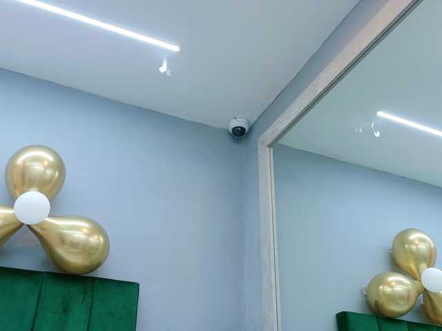 AshleyEvans21 — Hello daddy, thank you for coming to my room (I am from Monday to Saturday from 4 to 10pm), I invite you to look at my menu, don't forget to give me love and follow me  (that helps me a lot on my page)