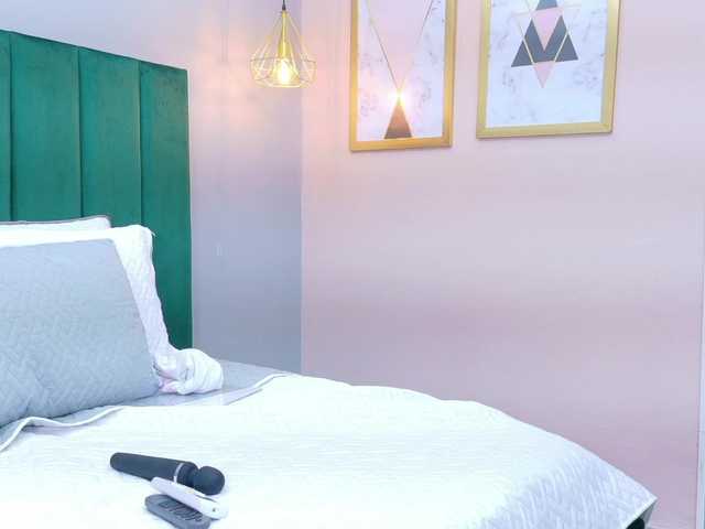 AshleyEvans21's BongaCams show and profile