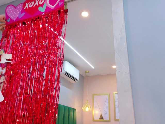 AshleyEvans21 — Hello daddy, thank you for coming to my room (I am from Monday to Saturday from 4 to 10pm), I invite you to look at my menu, don't forget to give me love and follow me  (that helps me a lot on my page)