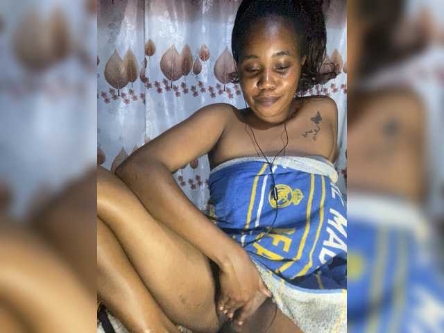 charlyne's BongaCams show and profile