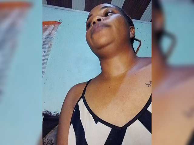 charlyne – webcam model profile photo