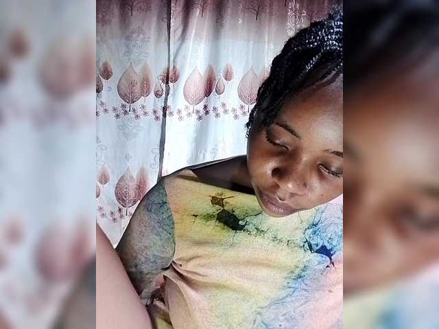 charlyne's BongaCams show and profile