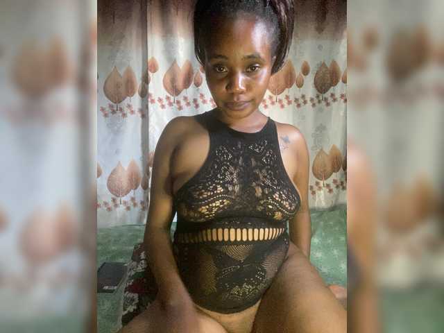 charlyne's BongaCams show and profile