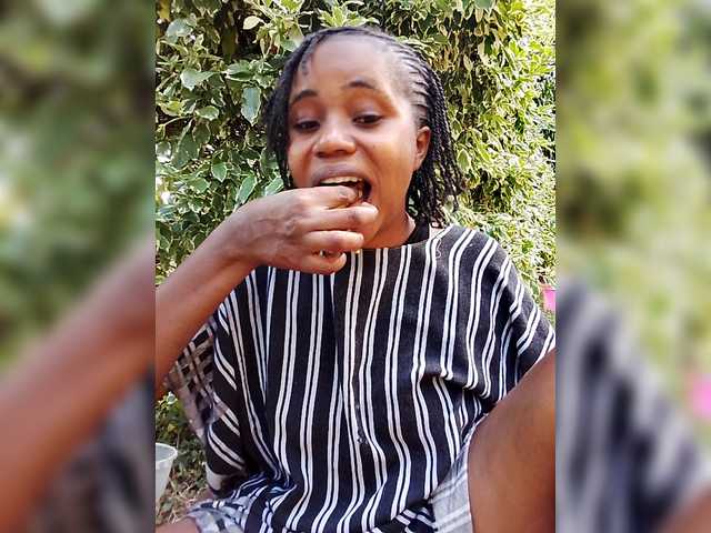 charlyne's BongaCams show and profile