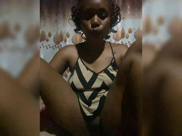 charlyne Live Webcam on BongaCams