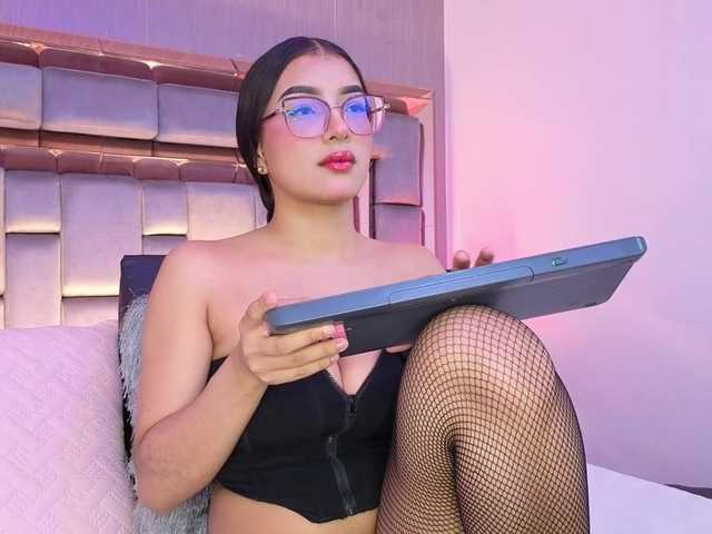 RosyBloom's BongaCams show and profile