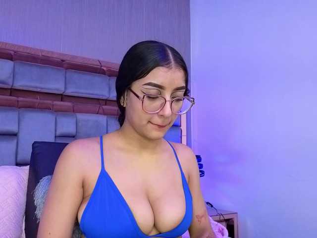 RosyBloom's BongaCams show and profile