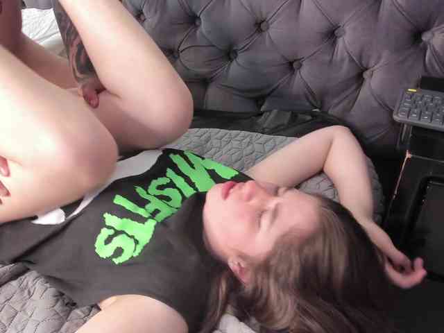 MichelandChris Live Webcam on {site_name}