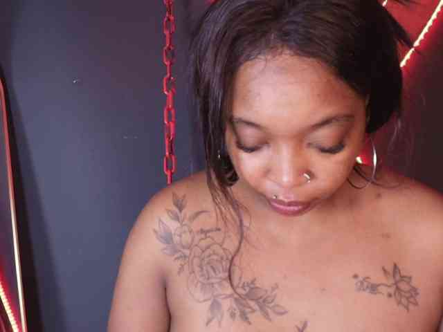 CharlotteBrown-1 Live Webcam on BongaCams