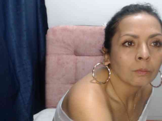 Paola84hotty webcam