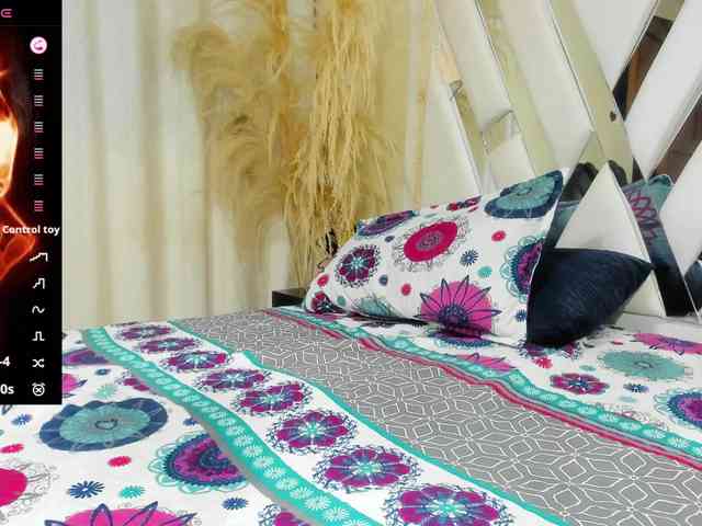 samantha-dimou webcam