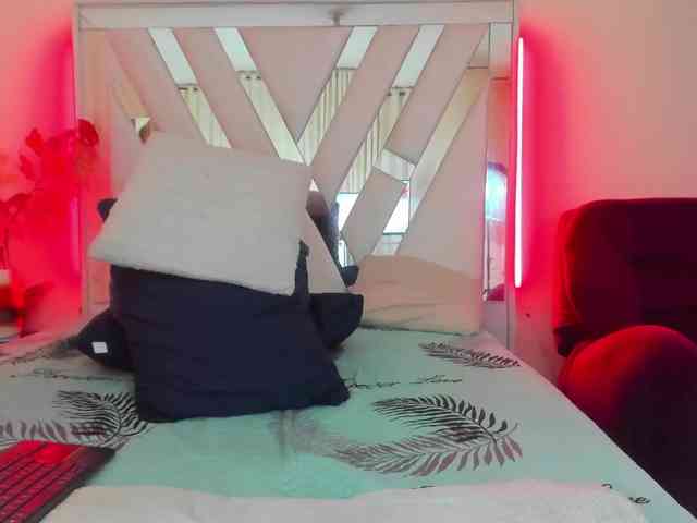 samantha-dimou webcam