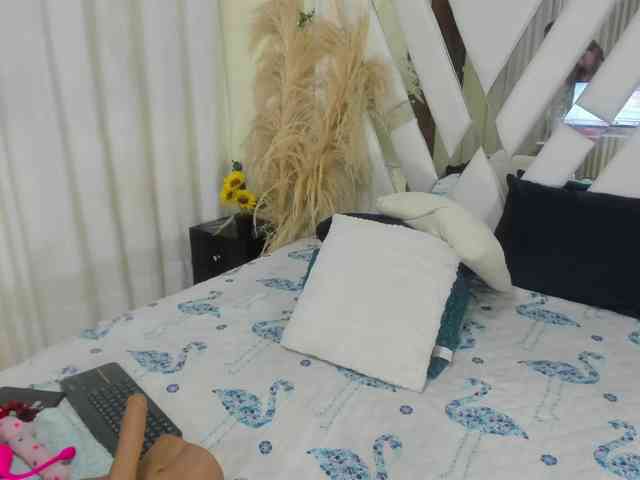 samantha-dimou webcam