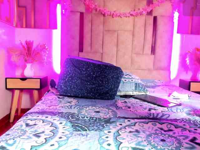 samantha-dimou webcam