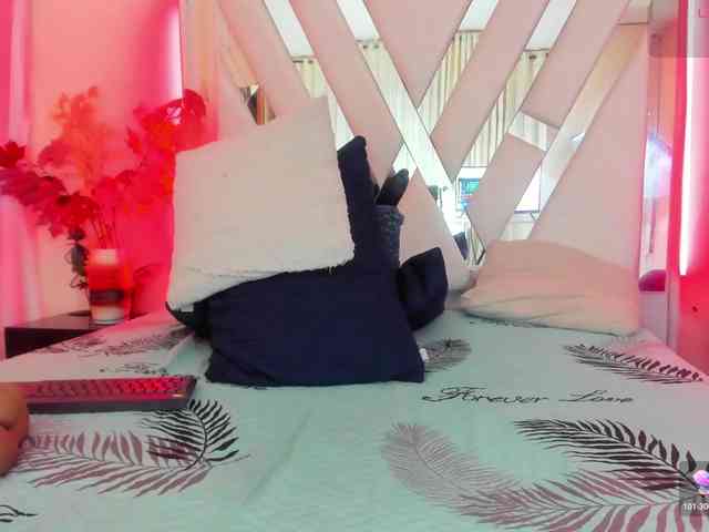 samantha-dimou webcam