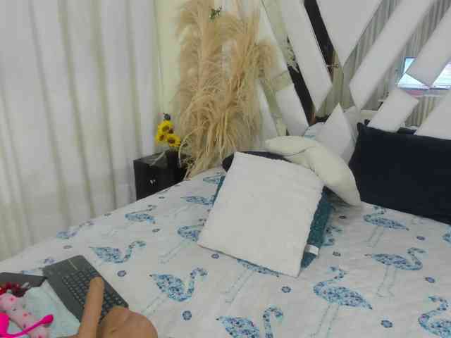 samantha-dimou webcam