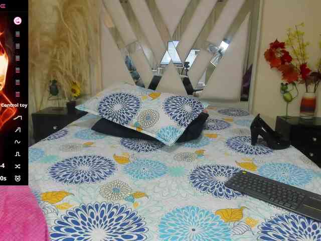 samantha-dimou webcam