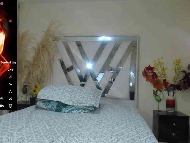 samantha-dimou webcam