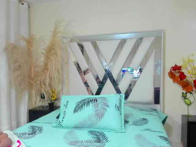 samantha-dimou webcam