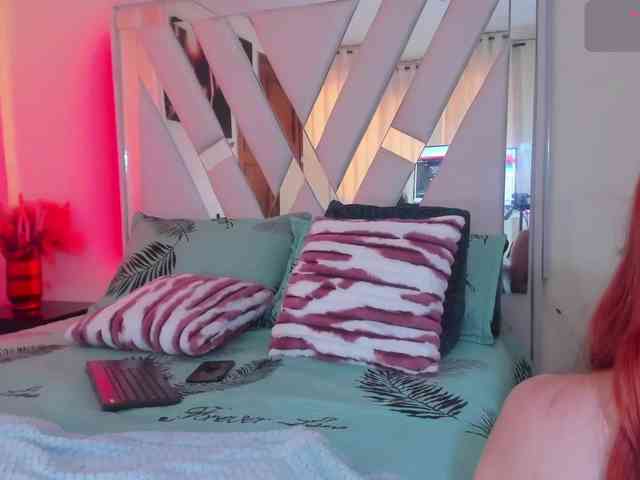 samantha-dimou webcam