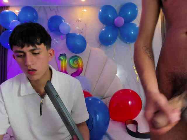 hoot-booys Live Webcam on BongaCams