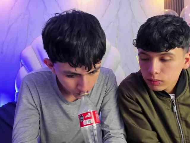 hoot-booys Live Webcam on BongaCams